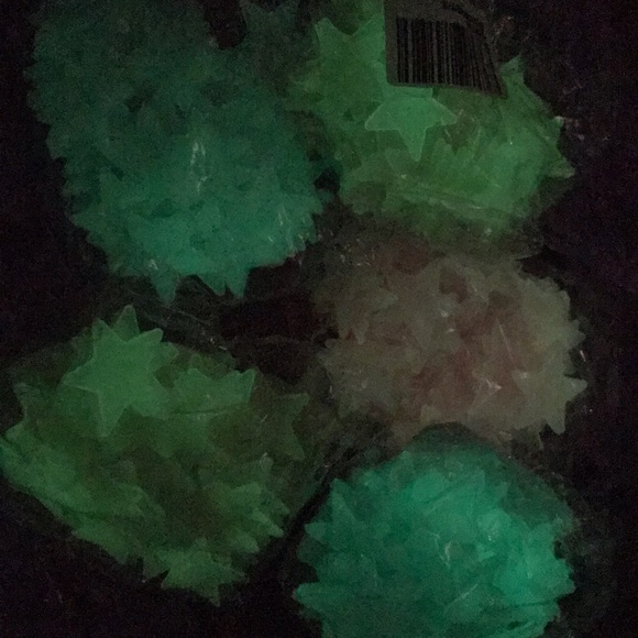 ✨ 100 glow in the dark stars ✨ - Picture 4 of 8